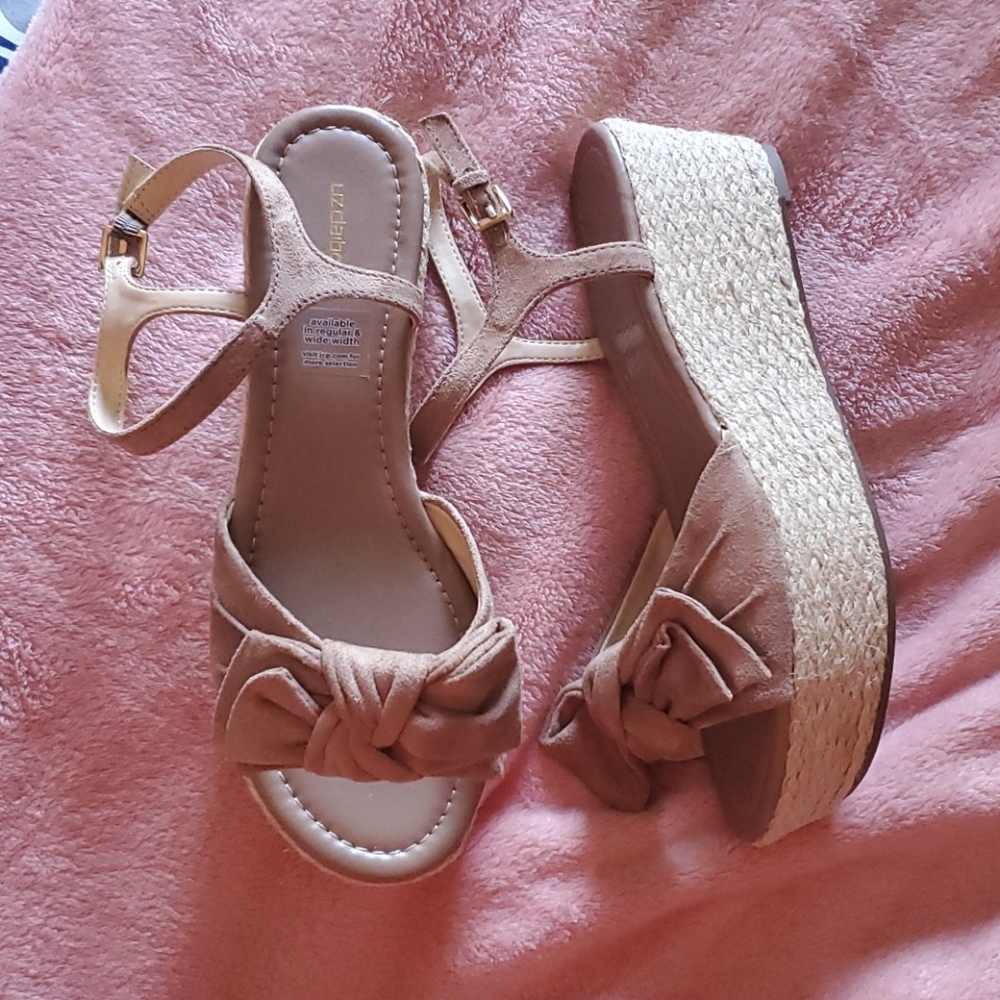 NWOT Liz Claiborne bow sandals